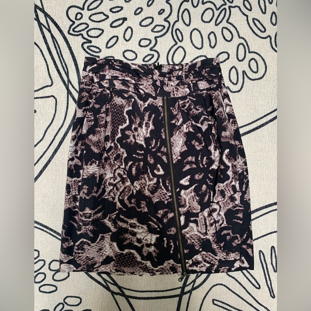 Skirt with zipper design
